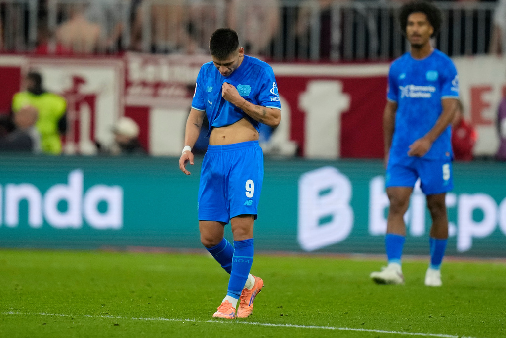 Leverkusen's Claudio Echeverri, center, reacts during the German Bundesliga soccer match between Bayern Munich and Bayern Leverkusen in Munich, Germany, Saturday, Nov. 1, 2025. (AP Photo/Matthias Schrader)