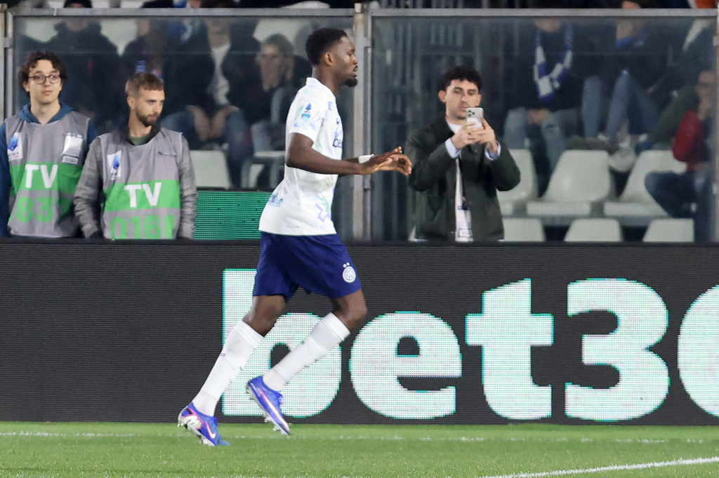 Inter Milan's Marcus Thuram celebrates during the Serie A soccer match between Como and Inter, in Como, Italy, Sunday, April 12, 2026. (Antonio Saiai/LaPresse via AP)