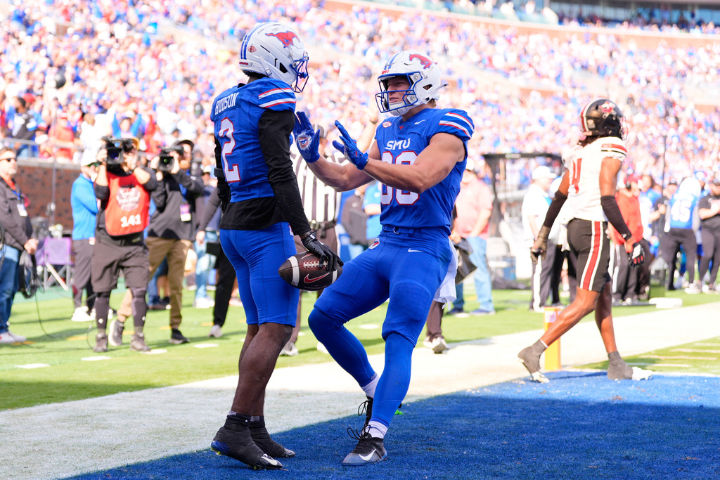 SMU wide receiver Jordan Hudson (2) and tight end Matthew Hibner (88) celebrate Hudson's touchdown catch in the first ihalf of an NCAA college football game against Louisville Saturday, Nov. 22, 2025, in Dallas. (AP Photo/Tony Gutierrez)