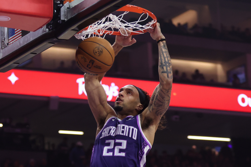 Sacramento Kings guard Devin Carter dunks the ball during the first half of an NBA basketball game against the Golden State Warriors, Friday, April 10, 2026, in Sacramento, Calif. (AP Photo/Scott Marshall)