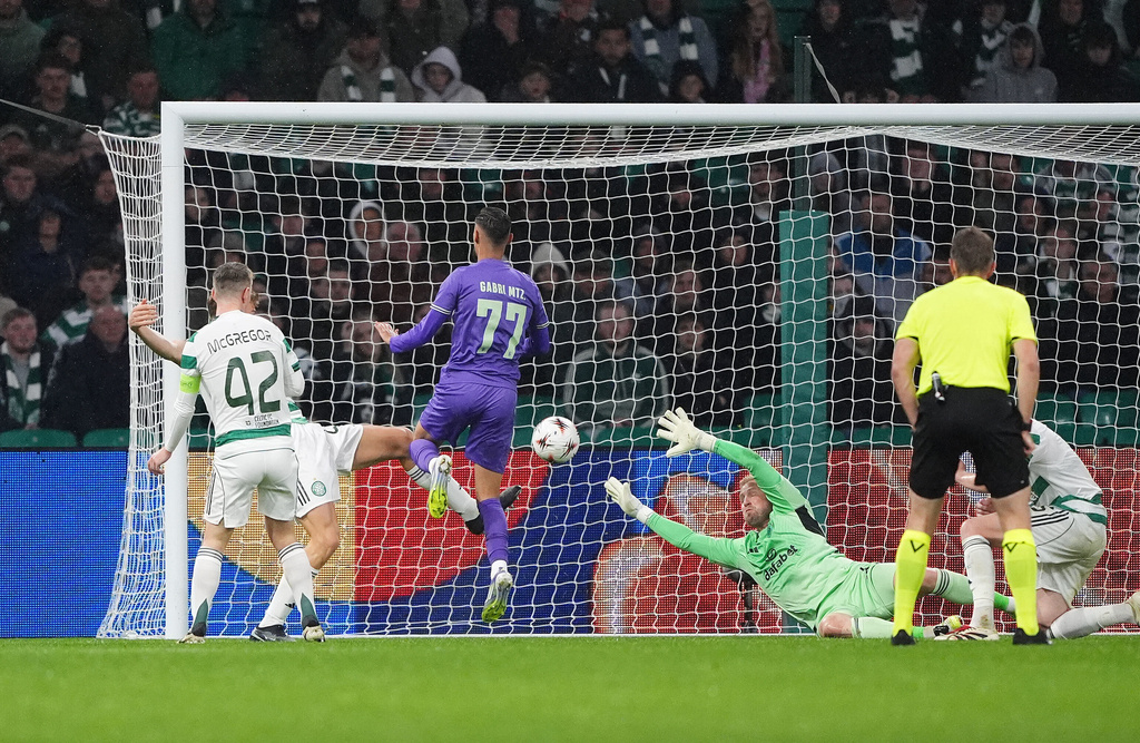 Sporting Braga's Gabri Martinez scores his side's second goal during the Europa League soccer match between Celtic and Braga at Celtic Park, Glasgow, Scotland, Thursday Oct. 2, 2025. (Andrew Milligan/PA via AP)