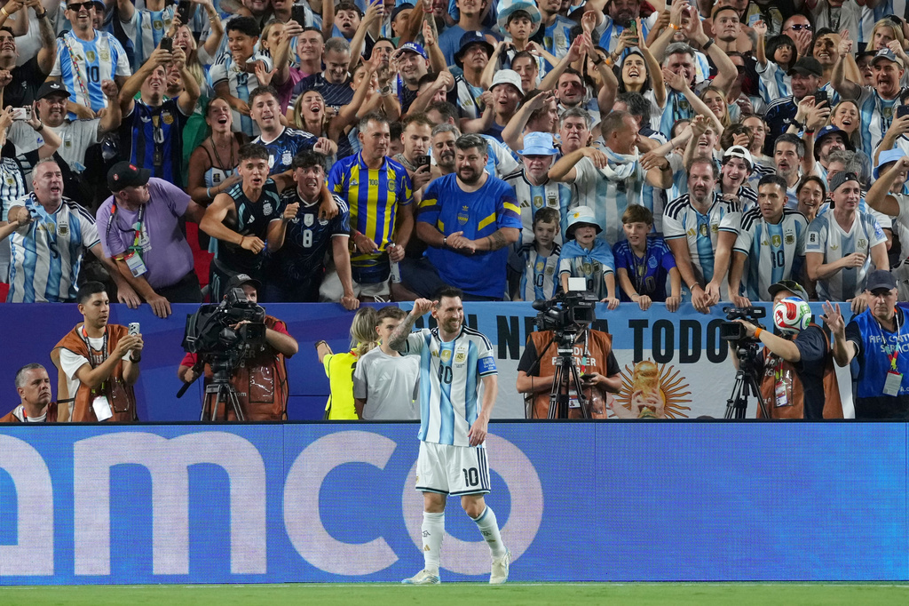 Argentina's Lionel Messi (10) celebrates after scoring his second goal during the World Cup Group J soccer match between Argentina and Algeria in Kansas City, Mo., Tuesday, June 16, 2026. (AP Photo/Ed Zurga)