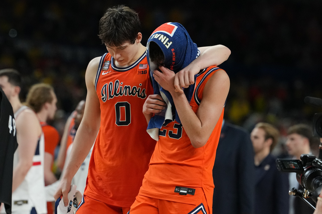 Illinois' David Mirkovic (0) and Keaton Wagler reacts after losing to UConn in an NCAA college basketball tournament semifinal game at the Final Four, Saturday, April 4, 2026, in Indianapolis. (AP Photo/Michael Conroy)
