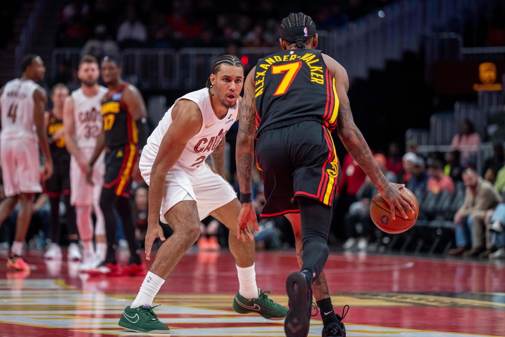 Cleveland Cavaliers guard/forward Jaylon Tyson, left, defends the goal against Atlanta Hawks guard Nickeil Alexander-Walker (7), right, during the first half of an NBA Cup basketball game, Friday, Nov. 28, 2025, in Atlanta. (AP Photo/Erik Rank)