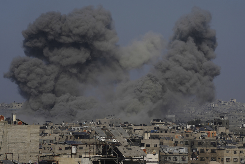 Smoke rises to the sky following an Israeli military strike in Gaza City, Sunday, Aug. 24, 2025. (AP Photo/Jehad Alshrafi)