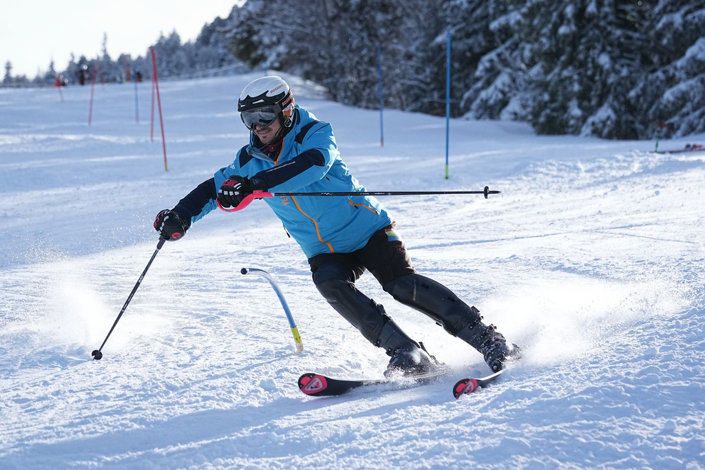 Antoine Maure skis during a training session in Lans-en-Vercors, near Grenoble, France, Friday, Feb. 13, 2026. (AP Photo/Laurent Cipriani)