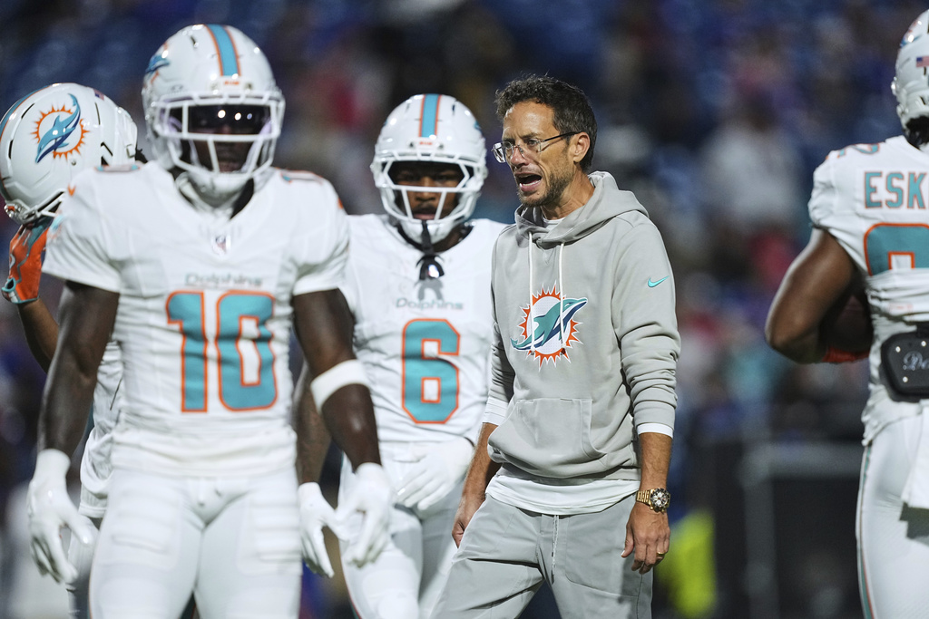 Miami Dolphins head coach Mike McDaniel, center, speaks to players as they warm up before an NFL football game against the Buffalo Bills, Thursday, Sept. 18, 2025, in Orchard Park, N.Y. (AP Photo/Matt Rourke)