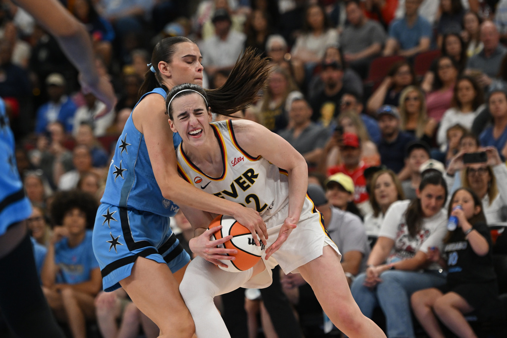Indiana Fever's Caitlin Clark, right, battles Chicago Sky's Gabriela Jaquez, left, for control of the ball during the second half of a WNBA basketball game in Chicago, Saturday, Aug. 8, 2026. (AP Photo/Paul Beaty)