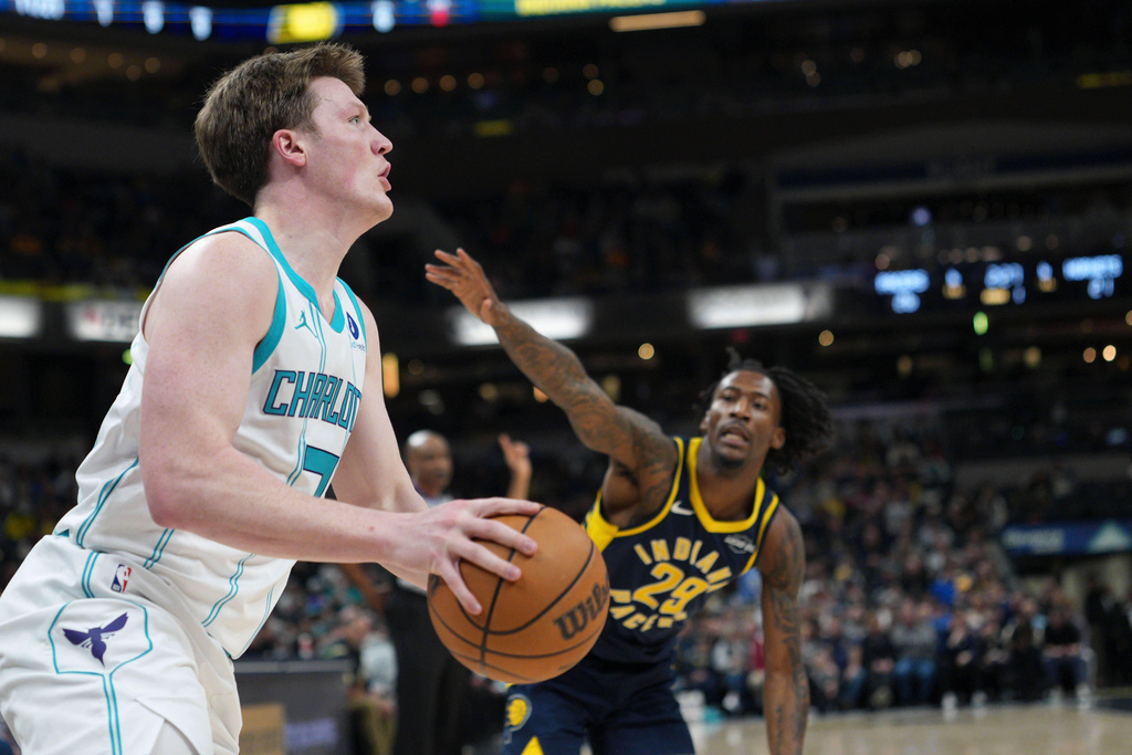 Charlotte Hornets guard Kon Knueppel, left, pulls up to shoot a 3-point basket in front of Indiana Pacers guard Quenton Jackson, right, during the first half of an NBA basketball game in Indianapolis, Thursday, Feb. 26, 2026. (AP Photo/AJ Mast)