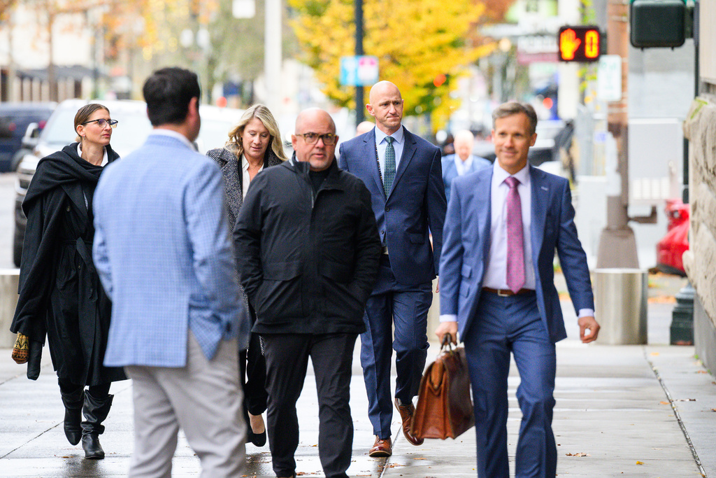Former Alaska Airlines pilot Joseph Emerson, center, walks into U.S. District Court in Portland, Ore., Monday, Nov. 17, 2025. (AP Photo/Molly J. Smith)