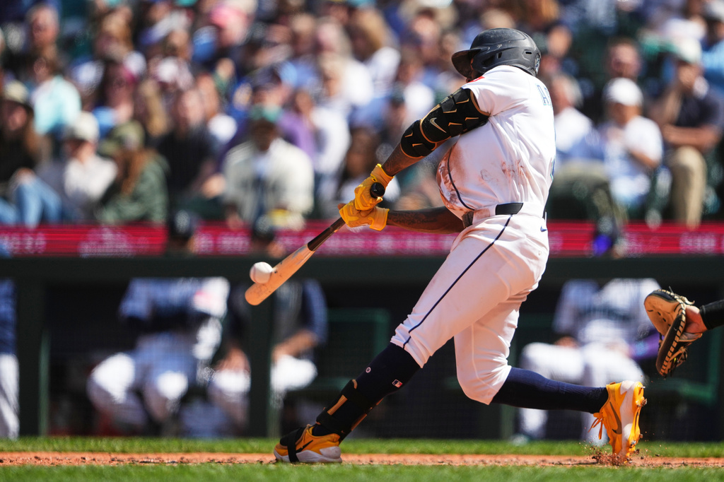 Seattle Mariners' Randy Arozarena hits a two-run home run against the Chicago White Sox during the seventh inning of a baseball game, Wednesday, May 20, 2026, in Seattle. (AP Photo/Lindsey Wasson)