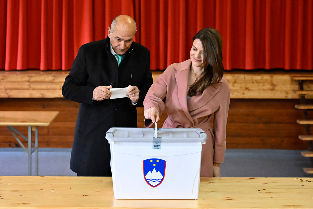 Former Slovenian Prime Minister Janez Jansa, left, and his wife Urska Bacovnik Jansa cast their vote at a polling station for parliamentary elections in Arnace, Slovenia, Sunday, March 22, 2026. (AP Photo/Denes Erdos)