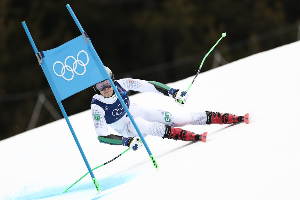 Brazil's Lucas Pinheiro Braathen speeds down the course, during an alpine ski, men's giant slalom race, at the 2026 Winter Olympics, in Bormio, Italy, Saturday, Feb. 14, 2026. (AP Photo/Gabriele Facciotti)
