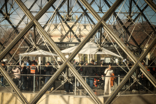 Visitors queue outside the Louvre museum, one week after the robbery, Sunday, Oct. 26, 2025 in Paris. The Paris prosecutor said on Sunday that a number of suspects have been arrested over the theft of crown jewels from Paris' Louvre museum last weekend. (AP Photo/Thomas Padilla) Visitors queue outside the Louvre museum, one week after the robbery, Sunday, Oct. 26, 2025 in Paris. The Paris prosecutor said on Sunday that a number of suspects have been arrested over the theft of crown jewels from Paris' Louvre museum last weekend. (AP Photo/Thomas Padilla)