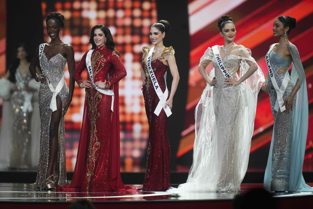 Finalists pose for the jury during the final round of the 74th Miss Universe Beauty Pageant in Nonthaburi province, Thailand, Friday, Nov. 21, 2025. (AP Photo/Sakchai Lalit)