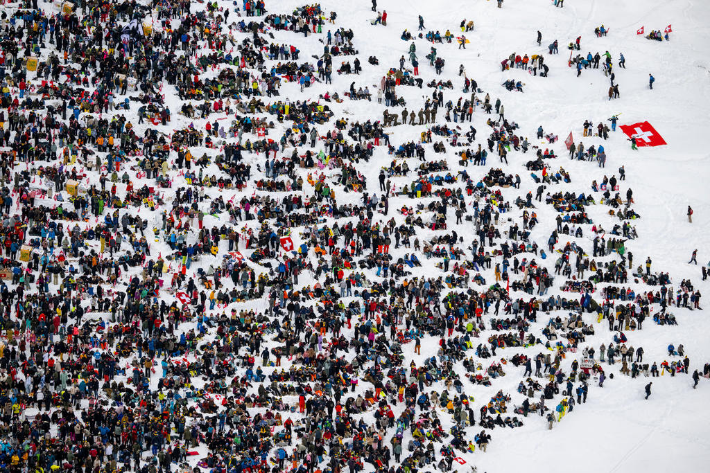 Spectators gather to follow an alpine ski, men's World Cup downhill race, in Wengen, Switzerland, Saturday, Jan. 17, 2026. (Jean-Christophe Bott/Keystone via AP)
