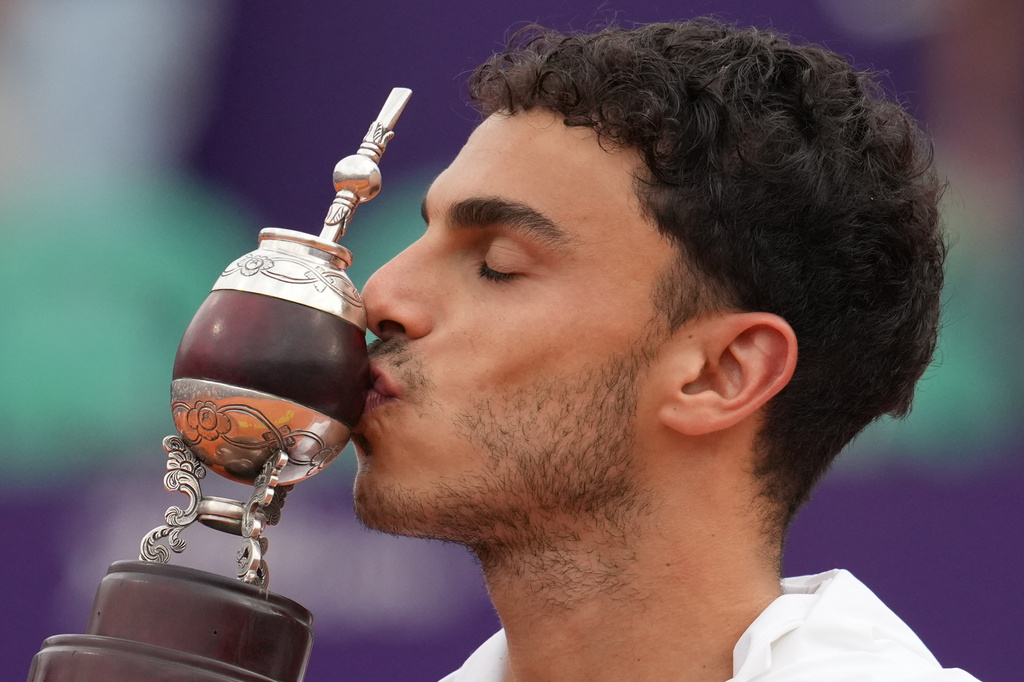 Argentina's Francisco Cerundolo kisses the trophy after defeating Italy's Luciano Darderi in an Argentina Open ATP men's singles final tennis match at Guillermo Vilas Stadium in Buenos Aires, Argentina, Sunday, Feb. 15, 2026. (AP Photo/Gustavo Garello)