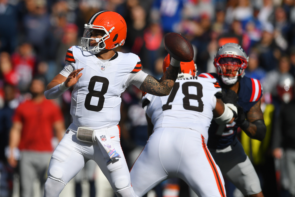 Cleveland Browns quarterback Dillon Gabriel (8) passes against the New England Patriots in the first half of an NFL football game on Sunday, Oct. 26, 2025, in Foxborough, Mass. (AP Photo/Steven Senne)