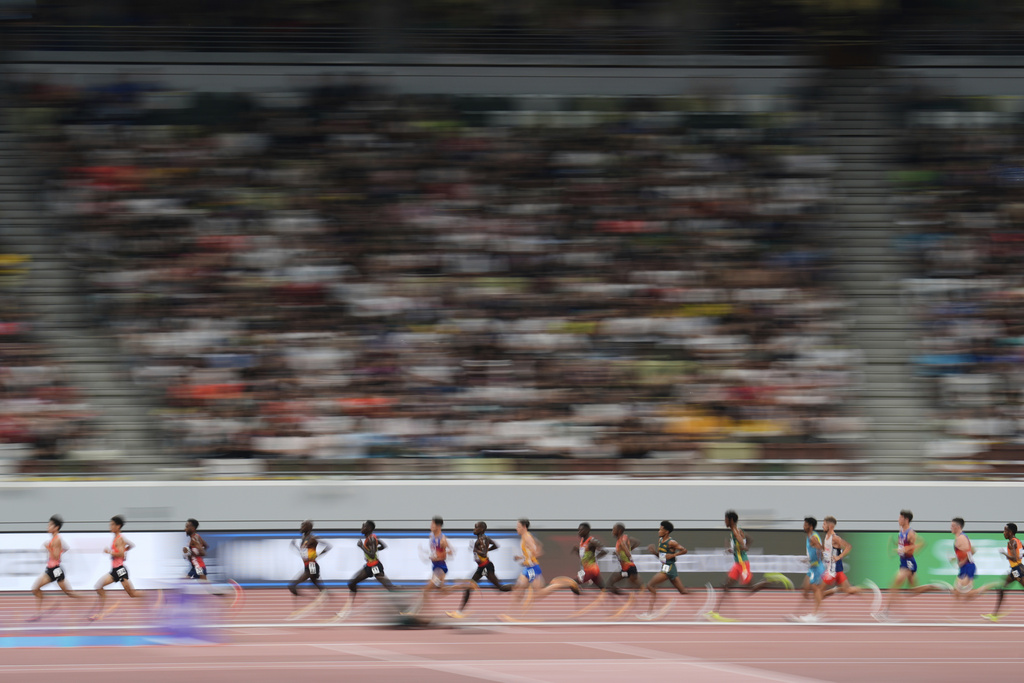 Athletes compete in the men's 10,000 meters final at the World Athletics Championships in Tokyo, Sunday, Sept. 14, 2025. (AP Photo/Abbie Parr)
