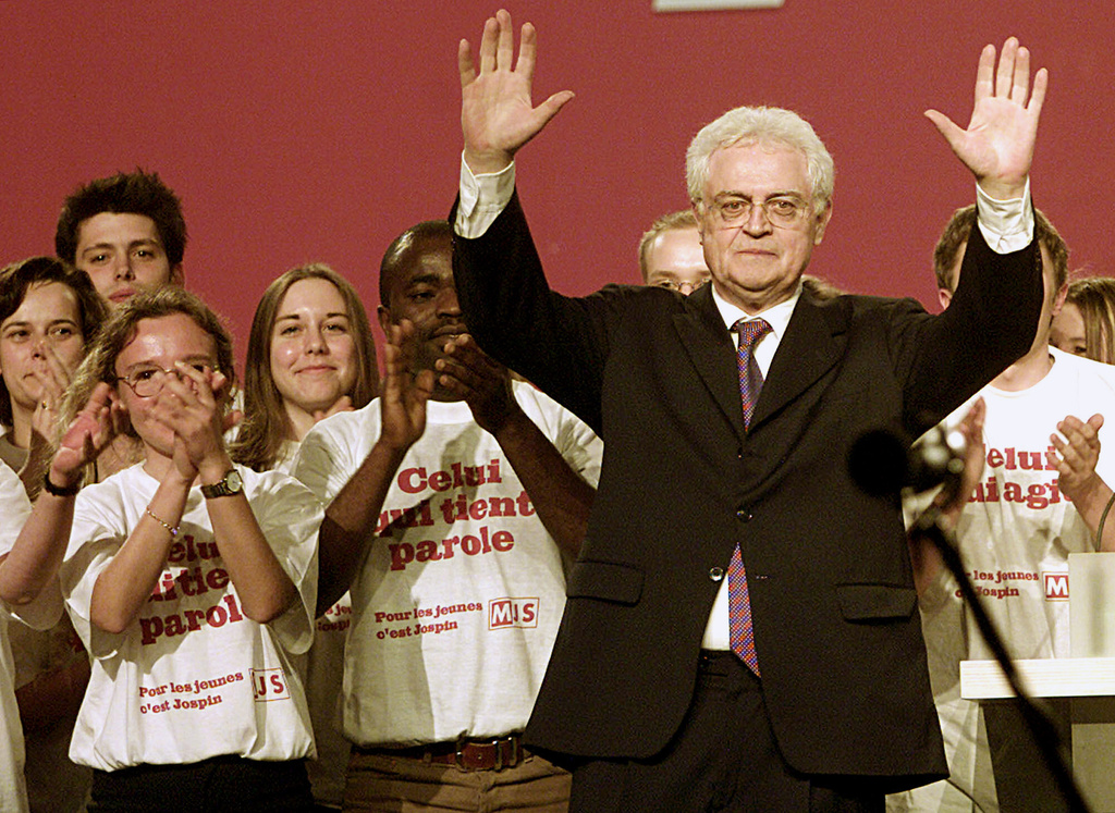 FILE - French Prime Minister and socialist presidential candidate Lionel Jospin, right, surrounded by young supporters, waves at the end of a campaign meeting in Rennes, western France, Wednesday April 17, 2002. (AP Photo/Franck Prevel, File)