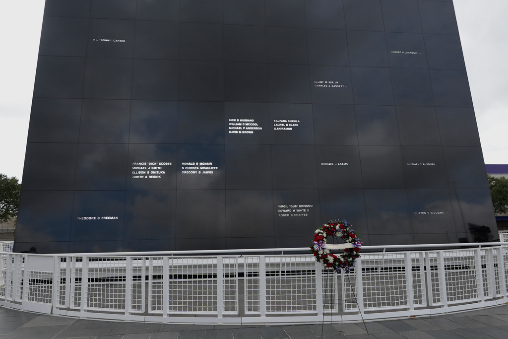 A memorial wreath is seen at the Astronaut Memorial during NASA's Day of Remembrance for the 40th Anniversary of the Challenger tragedy at the Kennedy Space Center Visitor Complex in Cape Canaveral, Fla., Thursday, Jan. 22, 2026. (AP Photo/John Raoux)