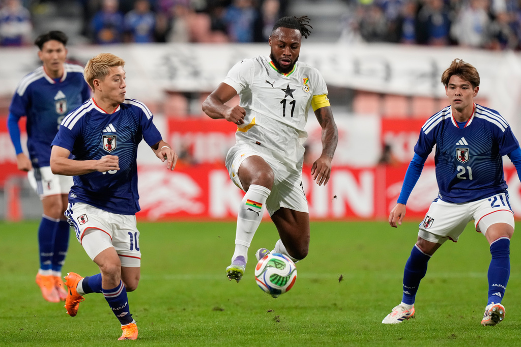 FILE - Ghana's Antoine Semenyo, center, controls the ball against Japan's Ritsu Doan, left, during the international friendly soccer match between Japan and Ghana in Toyota, central Japan, Friday, Nov. 14, 2025. (AP Photo/Eugene Hoshiko, File)