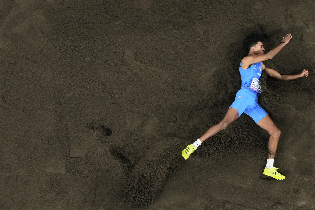 Italy's Mattia Furlani makes an attempt during the men's long jump final at the World Athletics Championships in Tokyo, Wednesday, Sept. 17, 2025. (AP Photo/Bernat Armangue)