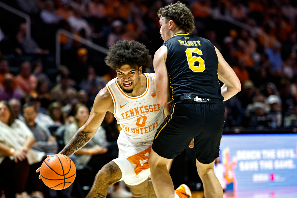 Tennessee guard Ja'Kobi Gillespie (0) drives against Northern Kentucky guard Ethan Elliott (6) during the first half of an NCAA college basketball game Saturday, Nov. 8, 2025, in Knoxville, Tenn. (AP Photo/Wade Payne)
