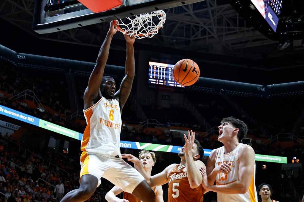 Tennessee forward Dewayne Brown II (6) dunks the ball during the first half of an NCAA college basketball game against Texas, Tuesday, Jan. 6, 2026, in Knoxville, Tenn. (AP Photo/Wade Payne)