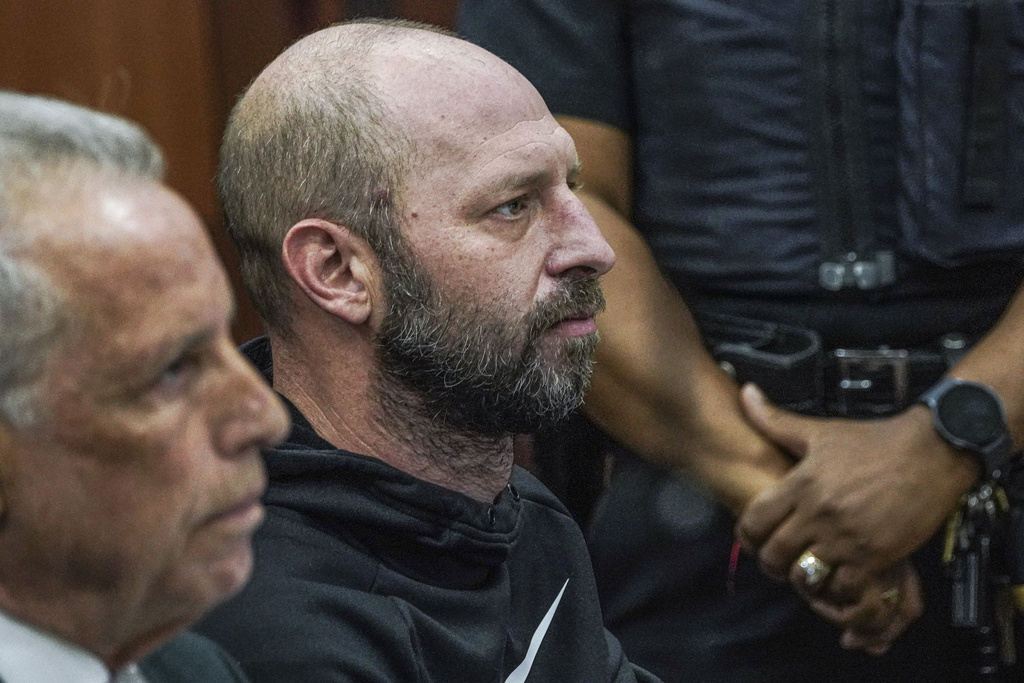 Jeremy Fistel, right, sits at the defense table during his arraignment in Queens criminal court, Thursday, Sept. 18, 2025, in New York. (AP Photo/Dean Moses, Pool)