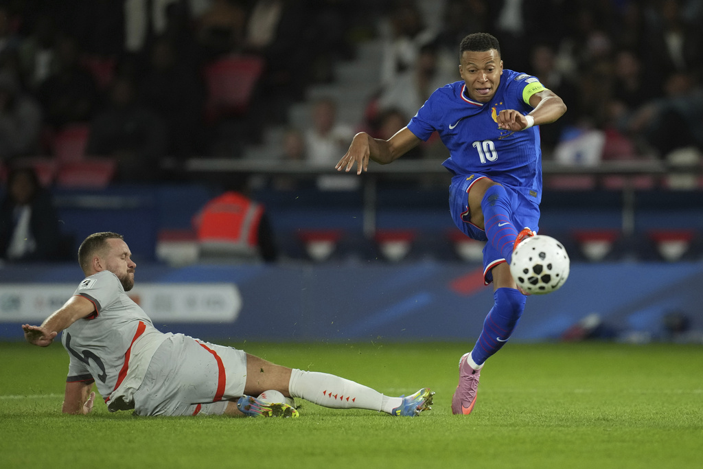 France's Kylian Mbappe, right, is tackled by Iceland's Sverrir Ingason during a World Cup Group D qualifying soccer match between France and Iceland at the Parc des Princes stadium in Paris, Tuesday, Sept. 9, 2025. (AP Photo/Christophe Ena)