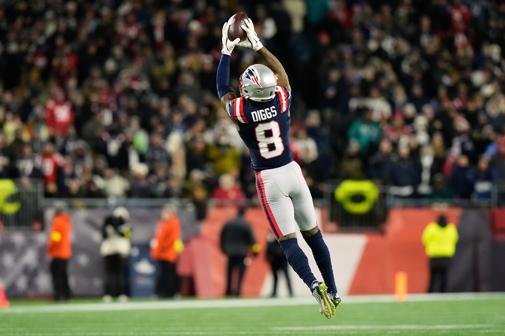 New England Patriots wide receiver Stefon Diggs catches a pass during the second half of an NFL football game against the Miami Dolphins in Foxborough, Mass., Sunday, Jan. 4, 2026. (AP Photo/Robert F. Bukaty)