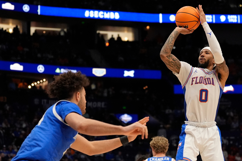 Florida guard Boogie Fland (0) shoots against Kentucky during the second half of an NCAA college basketball game in the quarterfinal round of the Southeastern Conference tournament, Friday, March 13, 2026, in Nashville, Tenn. (AP Photo/George Walker IV)