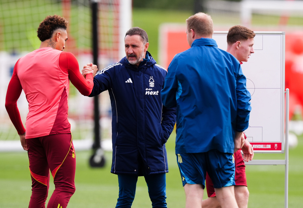 Nottingham Forest manager Vitor Pereira with Igor Jesus during a training session at the Nigel Doughty Academy, Nottingham, England, Wednesday May 6, 2026. (Mike Egerton/PA via AP)