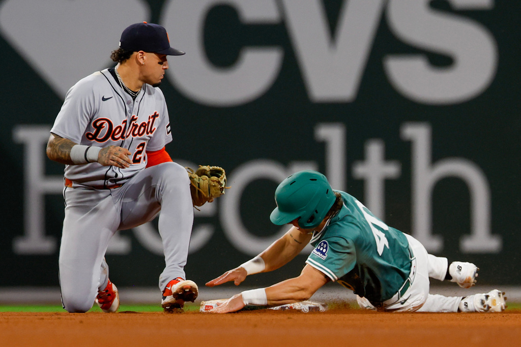 Detroit Tigers shortstop Javier Báez (28) fails to catch the ball while Boston's Nate Eaton (40) steal second base in the eighth inning of a baseball game, Friday, Sept. 26, 2025, in Boston. (AP Photo/Greg M. Cooper)