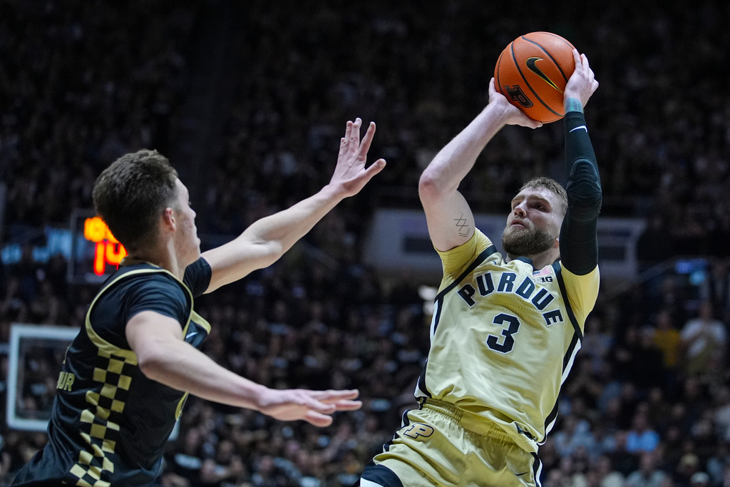 Purdue guard Braden Smith (3) shoots over Oakland guard Nassim Mashhour (0) during the second half of an NCAA college basketball game in West Lafayette, Ind., Friday, Nov. 7, 2025. (AP Photo/Michael Conroy)