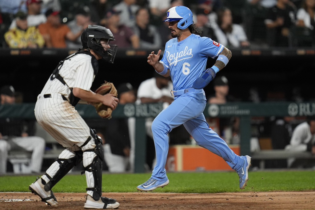 Kansas City Royals' Jonathan India (6) jogs by Chicago White Sox catcher Kyle Teel (8) to score on a single from Kyle Isbel (28) during the ninth inning of a baseball game, Tuesday, Aug. 26, 2025, in Chicago. (AP Photo/Erin Hooley)
