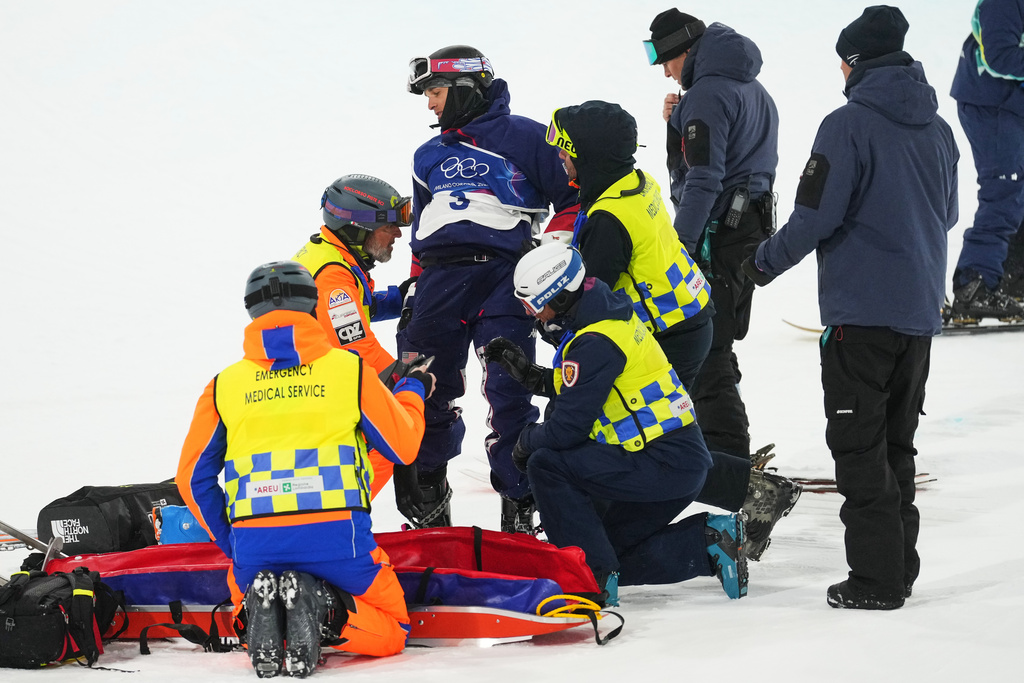 Medics respond after United States' Nick Goepper crashed during the men's freestyle skiing halfpipe finals at the 2026 Winter Olympics, in Livigno, Italy, Friday, Feb. 20, 2026. (AP Photo/Lindsey Wasson)