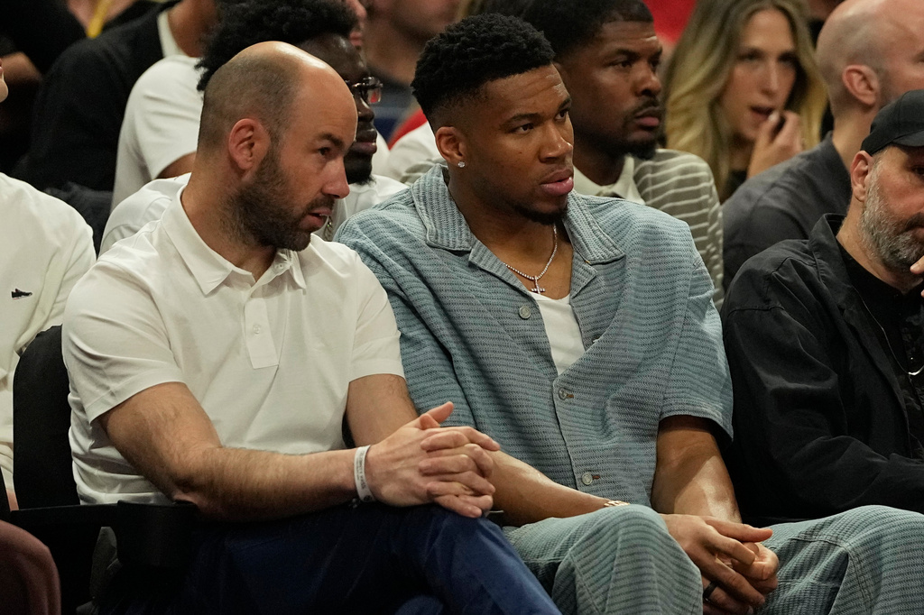 Greece's basketball head coach Vasileios Spanoulis, left, speaks with Giannis Antetokounmpo of the Milwaukee Bucks during the Euroleague final basketball match between Olympiacos and Real Madrid in Athens, Greece, Sunday, May 24, 2026. (AP Photo/Thanassis Stavrakis)