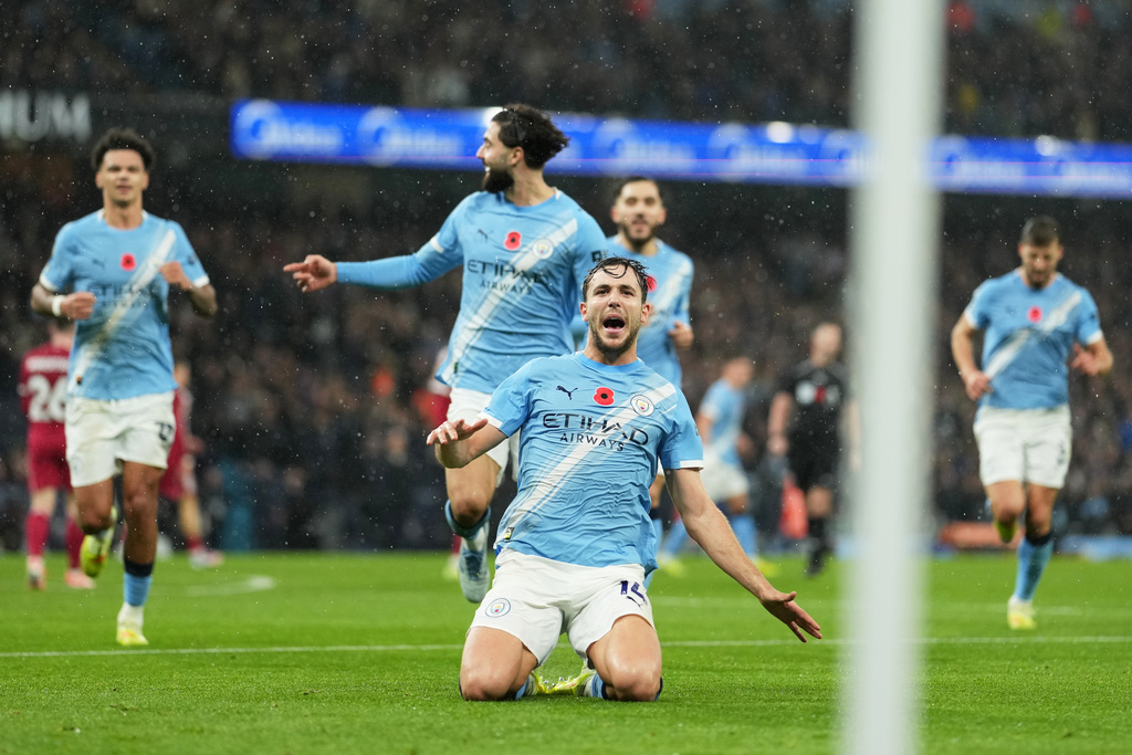 Manchester City's Nico Gonzalez, centre, celebrates after scoring his side's second goal during the English Premier League soccer match between Manchester City and Liverpool in Manchester, England, Sunday, Nov. 9, 2025. (AP Photo/Jon Super)