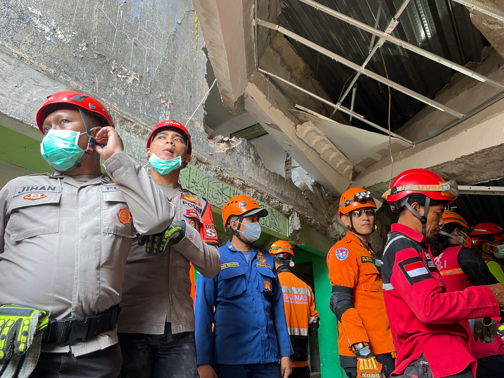 Rescuers search for victims trapped under the rubble after a building under construction collapsed, at an Islamic boarding school in Sidoarjo, East Java, Indonesia, Wednesday, Oct. 1, 2025. (AP Photo/Trisnadi)