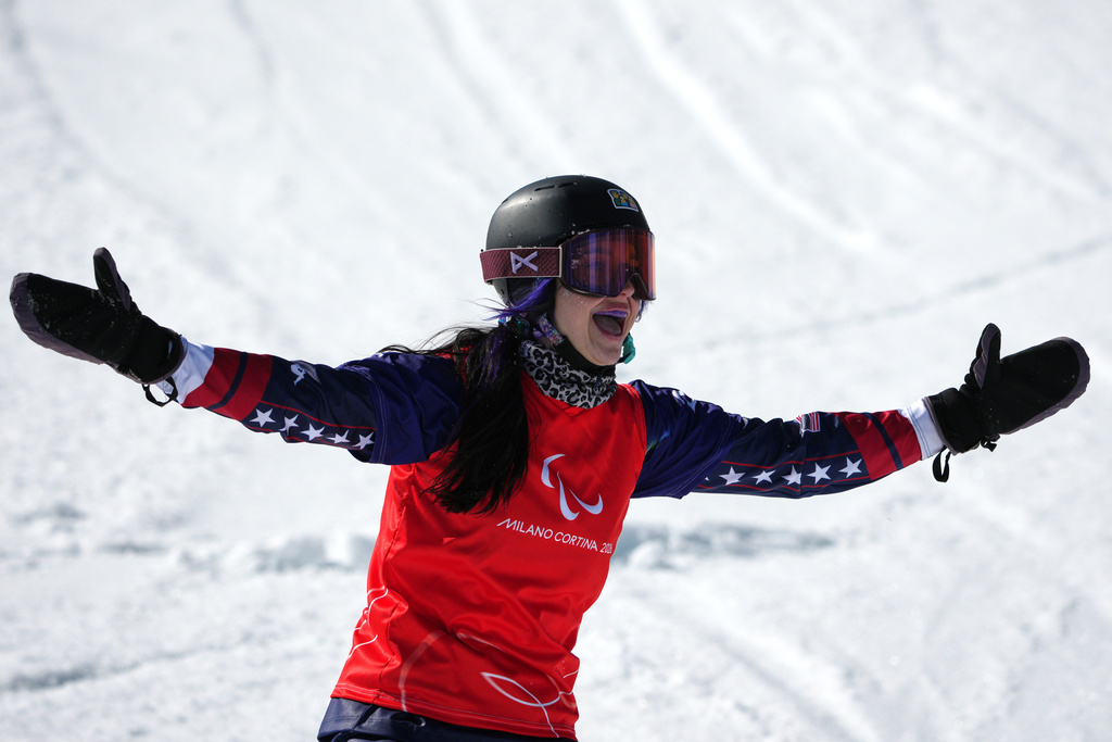 Brenna Huckaby, of the United States, reacts after finishing 6th in the women's snowboard cross SB-LL2 at the 2026 Winter Paralympics, in Cortina d'Ampezzo, Italy, Sunday, March 8, 2026. (AP Photo/Emilio Morenatti)
