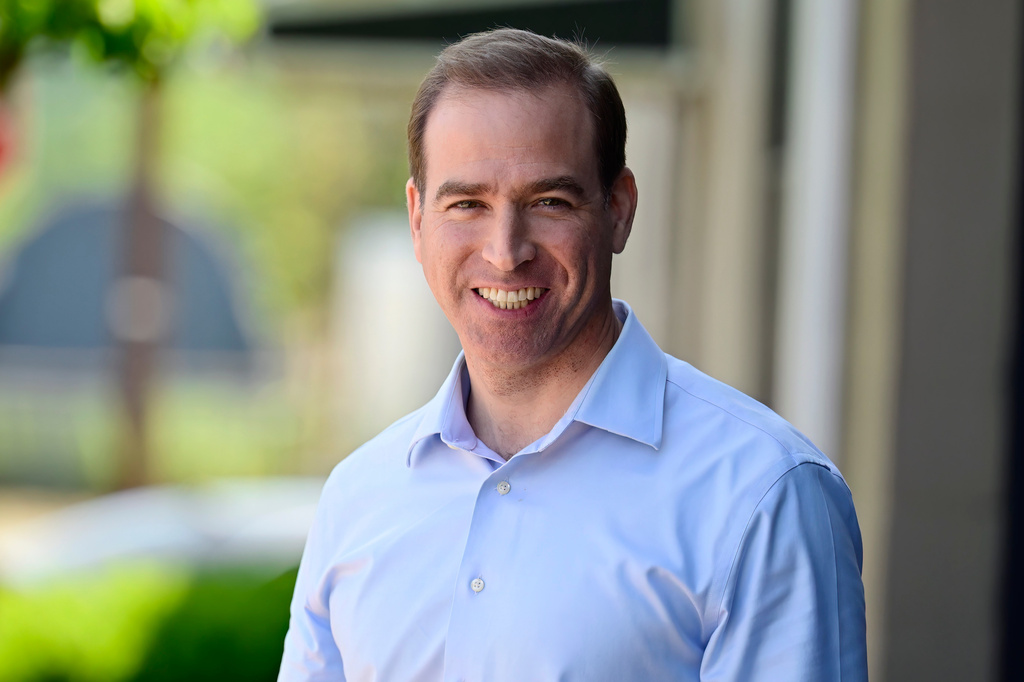 Former Mayor of Hartford and Democratic candidate for U.S. Representative Luke Bronin poses for a photograph, Thursday, July 23, 2026, in West Hartford, Conn. (AP Photo/Jessica Hill)