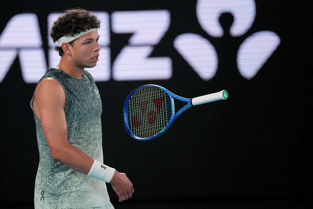 Ben Shelton of the U.S. reacts during his quarterfinal match against Jannik Sinner of Italy at the Australian Open tennis championship in Melbourne, Australia, Wednesday, Jan. 28, 2026. (AP Photo/Dita Alangkara)