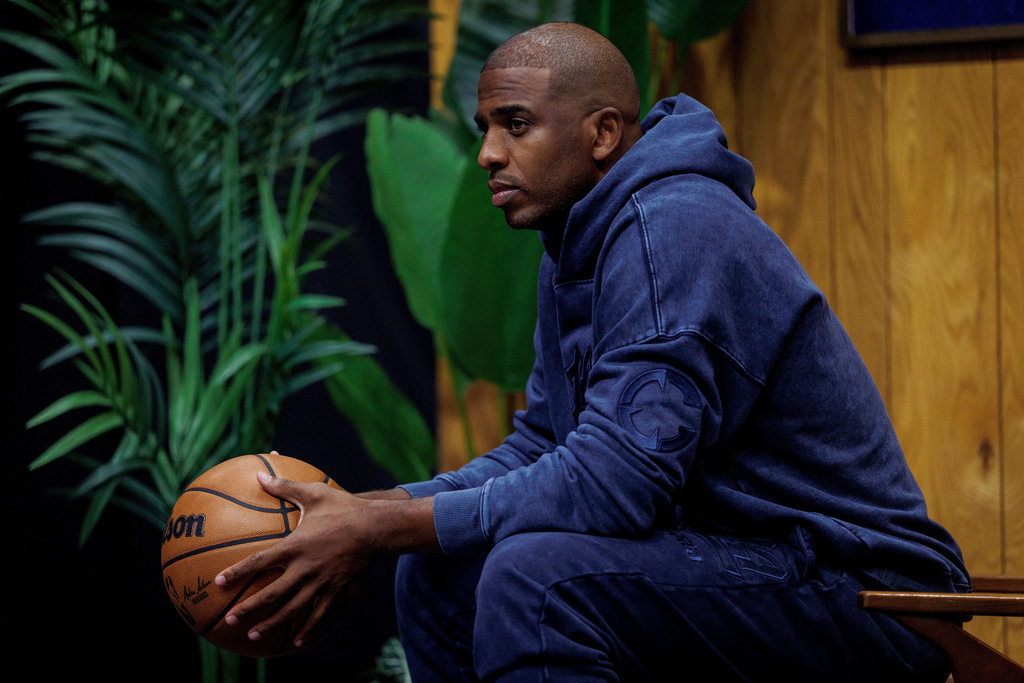 Los Angeles Clippers guard Chris Paul poses during the NBA basketball team's media day Monday, Sept. 29, 2025, in Inglewood, Calif. (AP Photo/Eric Thayer)