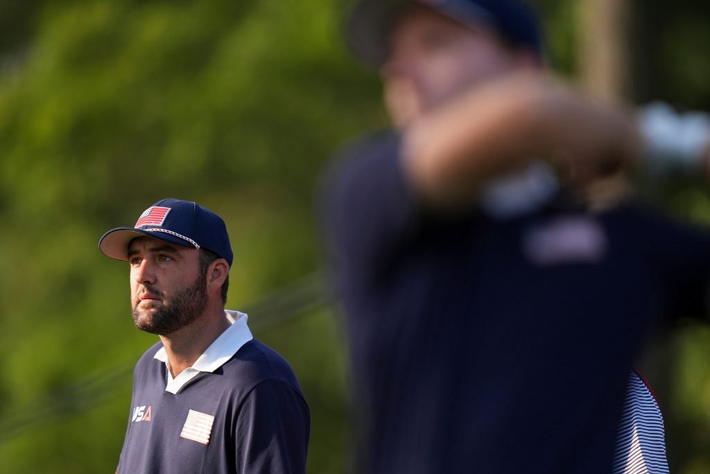United States' Scottie Scheffler watches on the second hole at Bethpage Black golf course during the Ryder Cup golf tournament, Saturday, Sept. 27, 2025, in Farmingdale, N.Y. (AP Photo/Seth Wenig)