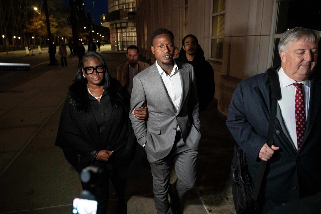 Miami Heat's Terry Rozier, center, leaves Brooklyn federal court, Monday, Dec. 8, 2025, in New York. (AP Photo/Yuki Iwamura)