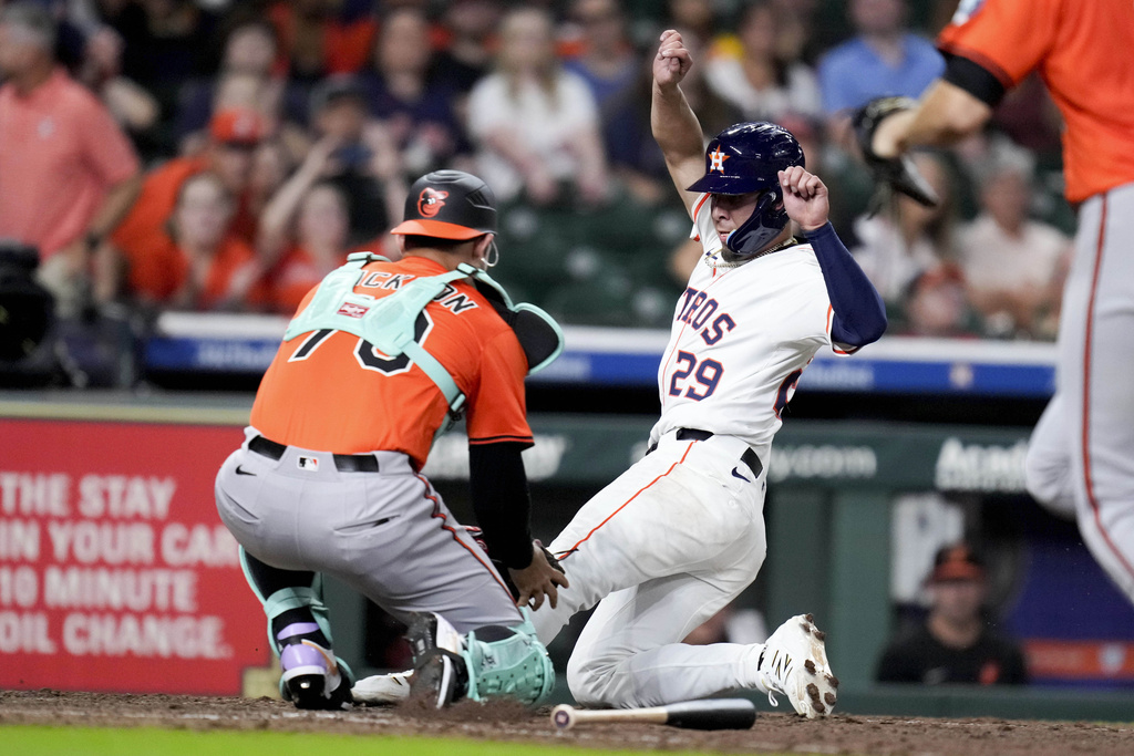 Houston Astros' Ramon Urias (29) is tagged out by catcher Alex Jackson, left, during the eleventh inning of a baseball game, Saturday, Aug. 16, 2025, in Houston. (AP Photo/Eric Christian Smith)