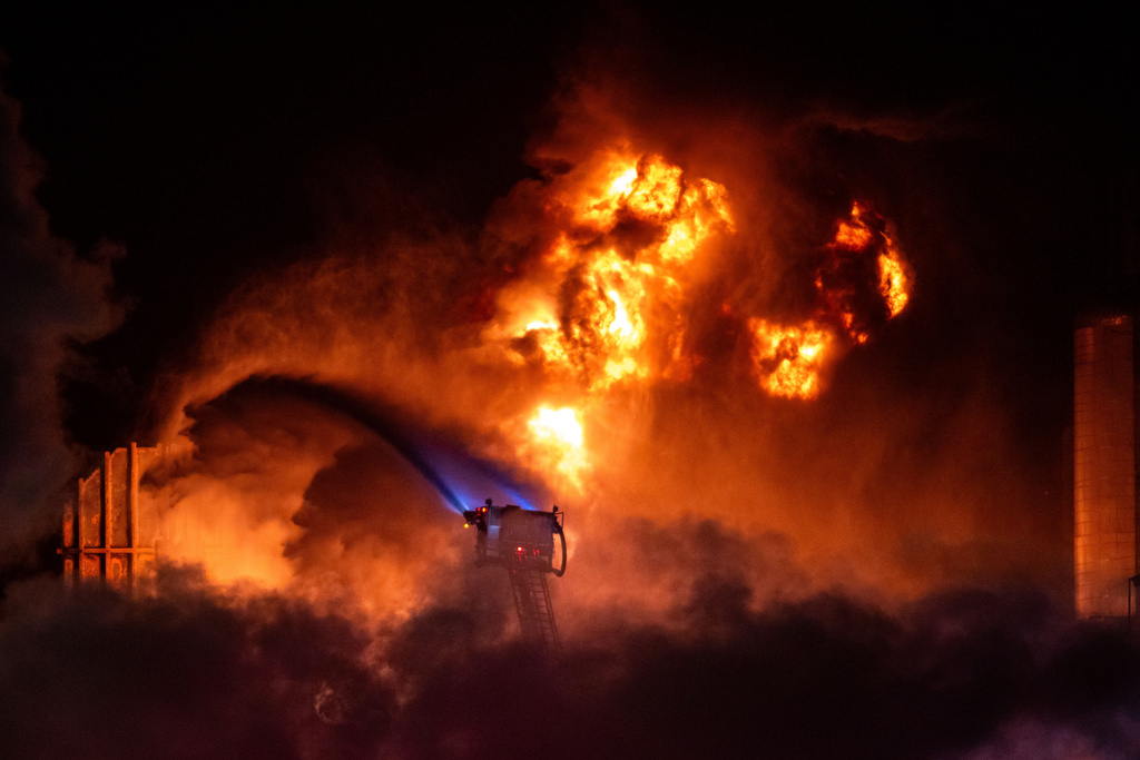 Flames rise from the Chevron refinery in El Segundo, Calif., Thursday, Oct. 2, 2025. (AP Photo/Ethan Swope)