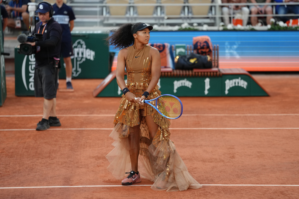 Japan's Naomi Osaka warms up for the fourth-round tennis match against Aryna Sabalenka of Belarus at the French Open in Paris, Monday, June 1, 2026. (AP Photo/Aurelien Morissard)